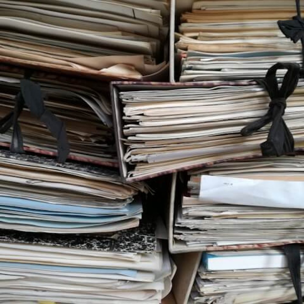 Archivos y documentos apilados